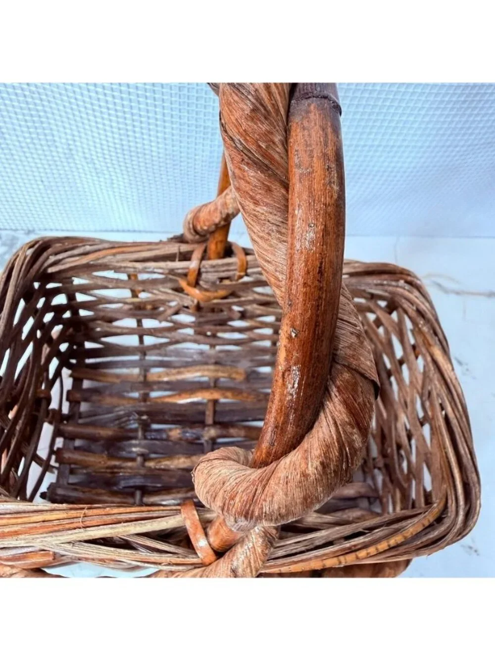 Beautiful vintage rustic hand-woven wicker basket featuring a stunning, unique t